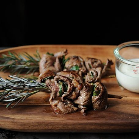 Herbed Beef Skewers with Horseradish Cream