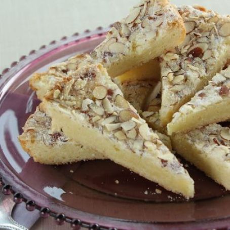 Skillet Almond Shortbread