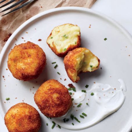MASHED POTATO CROQUETTES