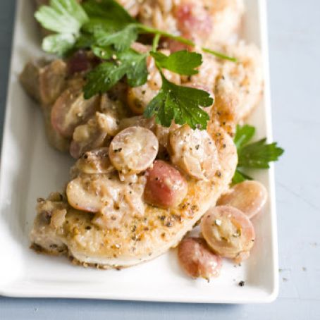 PORK CHOPS AND GRAPES WITH MUSTARD SAUCE