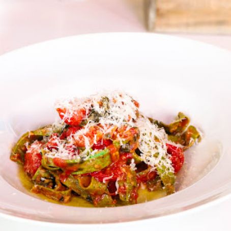 Spinach Pesto Pasta with Tomatoes