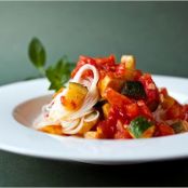 RICE NOODLES w/ZUCCHINI, TOMS & MINT