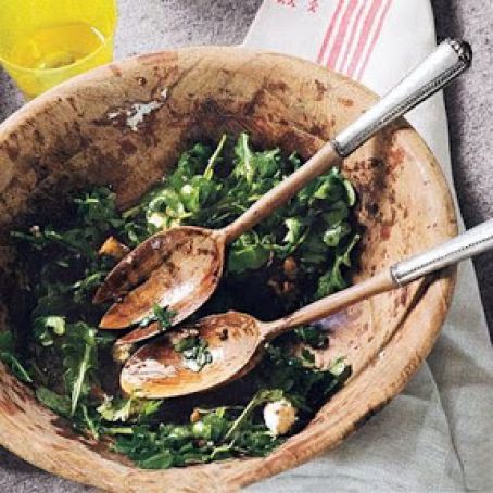 ARUGULA, CARM ONION & GOAT CHEESE SALAD