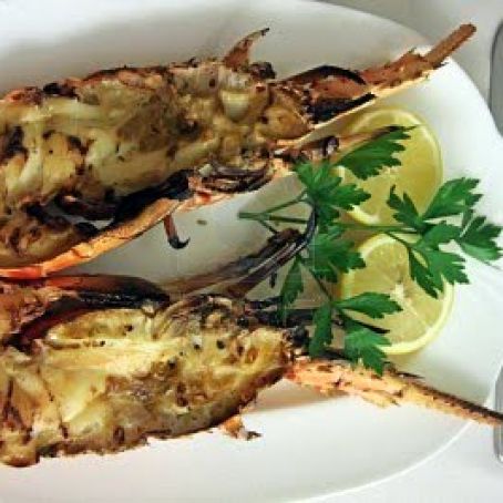 LANGOSTA A LA PARRILLA AL MOJO -LIMON Y CHILE DE ARBOL