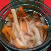 Vietnamese Pickled Daikon & Carrot Recipe (Đồ Chua)