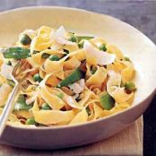 FETTUCCINE w/GREEN AND SNOW PEAS