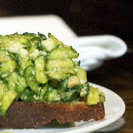 CROSTINI w/ZUCCHINI PESTO