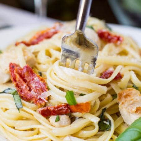 Sun-Dried Tomato and Basil Pasta with Chicken | Culinary Hill