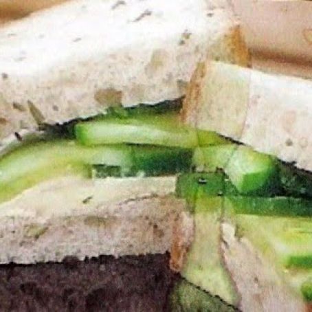 QUICK CUCUMBER PICKLES WITH RYE BREAD AND CHEESE