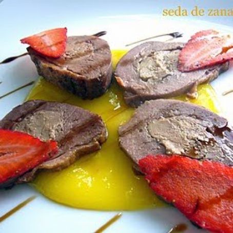 MAGRET RELLENO DE FOIE CON COULIS DE MANGO
