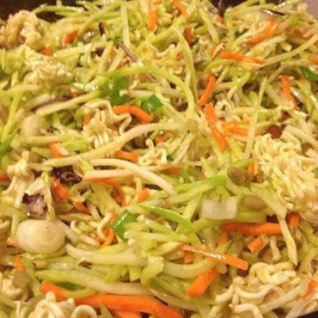 RAMEN NOODLE BROCCOLI SALAD