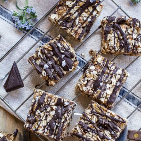 Healthy No-Bake Salted Dark Chocolate Chunk Oatmeal Cookie Bars