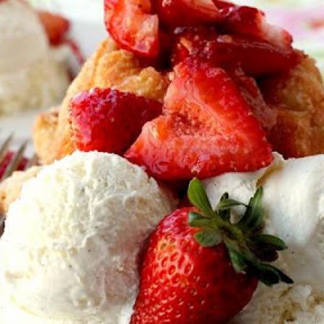 Strawberry-Shortcake Monkey Bread