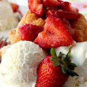 Strawberry-Shortcake Monkey Bread