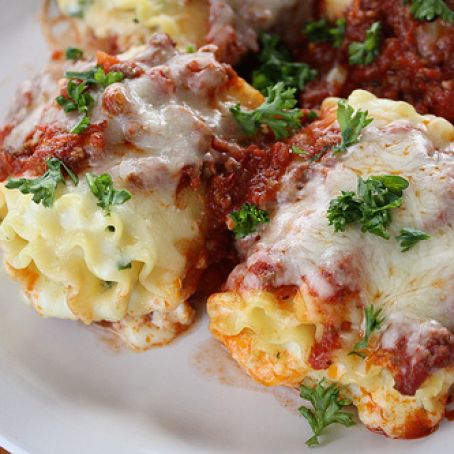 Pizza Lasagna Roll-Ups