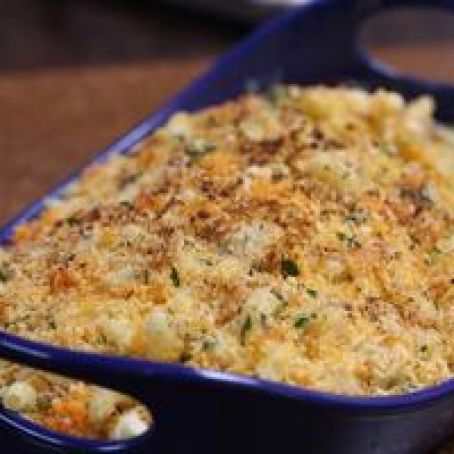 Mac & Cheese with Crab Cakes