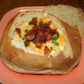 CREMA DE PAPA Y PORO EN BOWL DE PAN