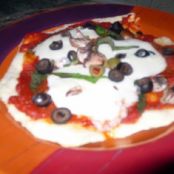 GRILLED PIZZA WITH TOMATO GARLIC SAUCE