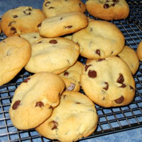 Chewy Jumbo Chocolate Chip Cookies