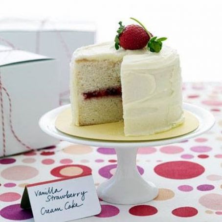 Vanilla Strawberry Cream Cakes