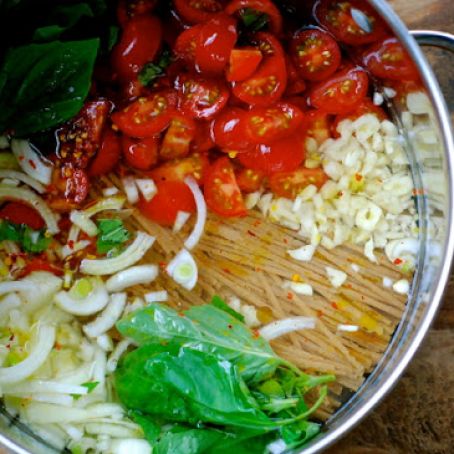 Magic One Pot Caprese Linguini