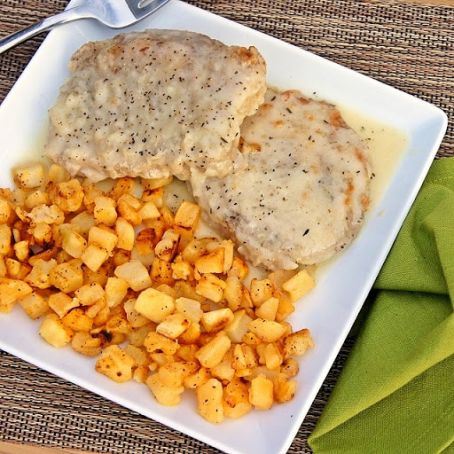 Pork Chops with Gravy and Fried Potatoes