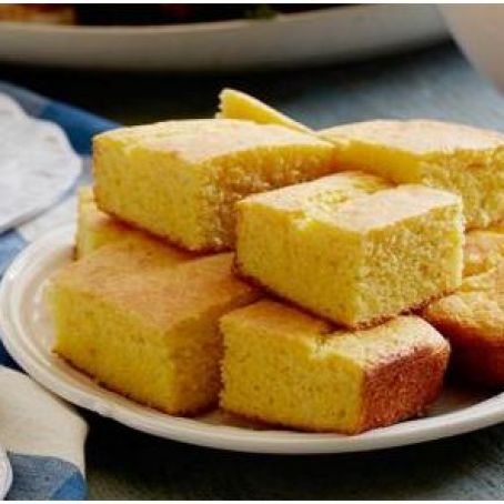 Moist and Easy Cornbread (paula deen)