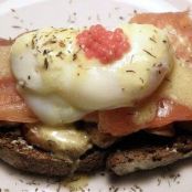 HUEVOS BENEDICTINOS CON SALMON Y CAVIAR