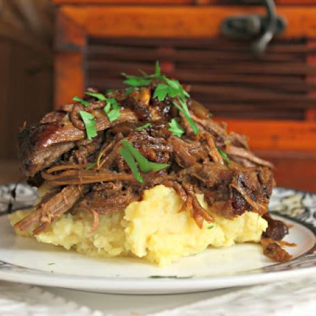 SHREDDED BEEF WITH CARAMELIZED ONION MASHED POTATOES