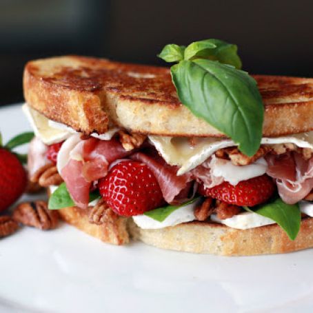 Strawbrie Sandwiches