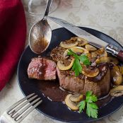 Pan-Seared Filet Mignon Bordelaise