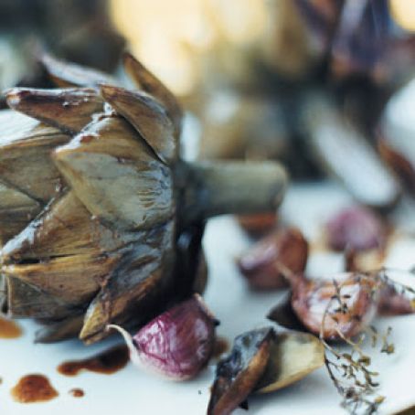 ARTICHOKES BRAISED WITH GARLIC AND THYME