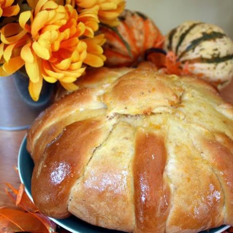 Pan de Muerto:  Bread of the Dead