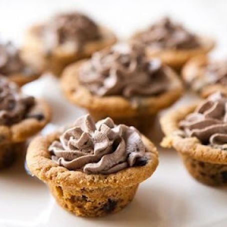 Chocolate Chip Cookie Cups with Chocolate Cream