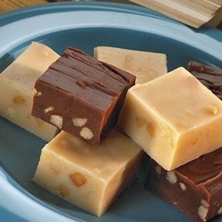 HERSHEY'S Premier White Chips And Macadamia Nut Fudge