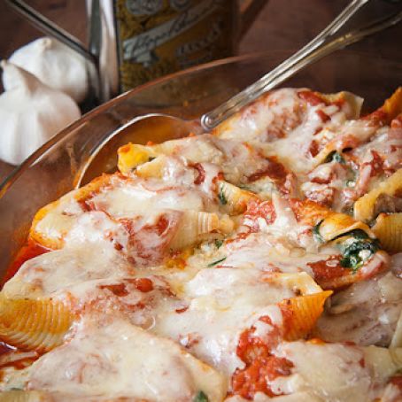 Cheesy Spinach and Mushroom Stuffed Shells