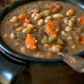 Slow Cooker Tuscan White Bean Soup