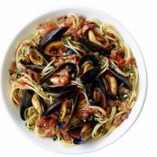 Spaghetti With Mussels and Bacon