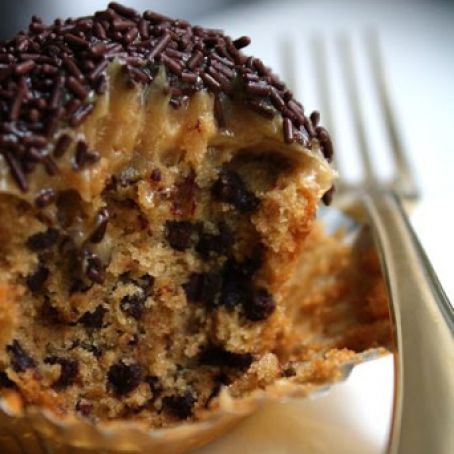 Peanut Butter Chocolate Cupcakes with Peanut Butter Frosting