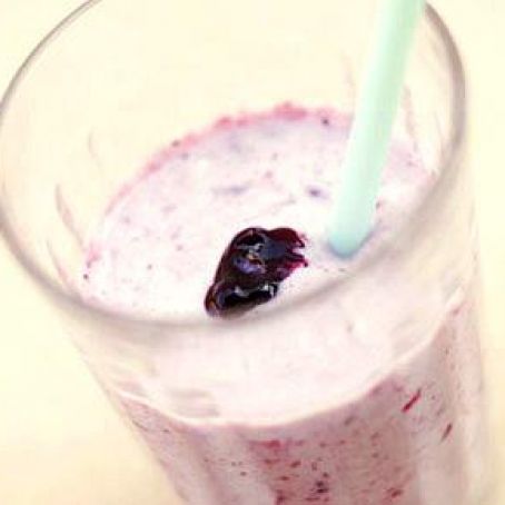 Vanilla Yogurt and Blueberry Smoothie