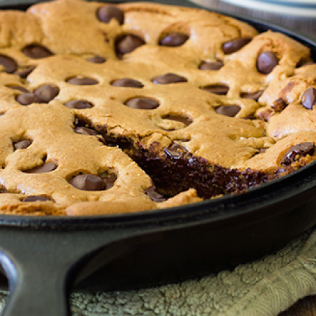 Giant Chocolate Chip Cookie in a Skillet