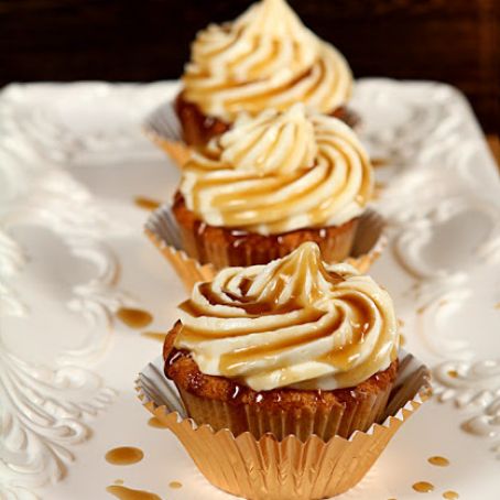 Jack Daniels Honey Whiskey Cupcakes with a Bourbon Drizzle