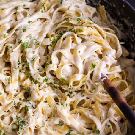 One Pan Baked Champagne Cream Sauce Fettuccine With Truffle Oil