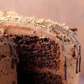 VEGAN CHOCOLATE FUDGE CAKE