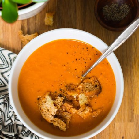 EASY TOMATO SOUP IN THE INSTANT POT