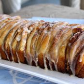 Cinnamon Roll Pull Apart Bread