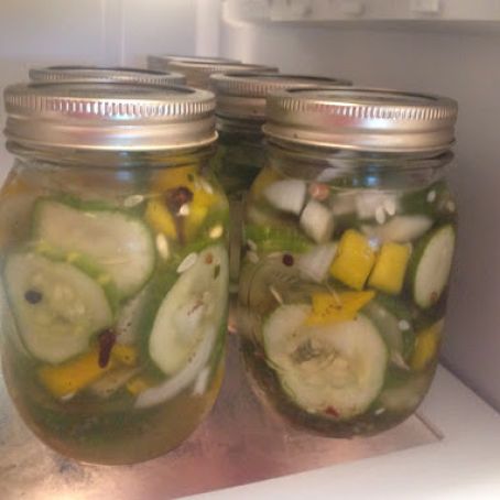 Refrigerator bread and butter pickles
