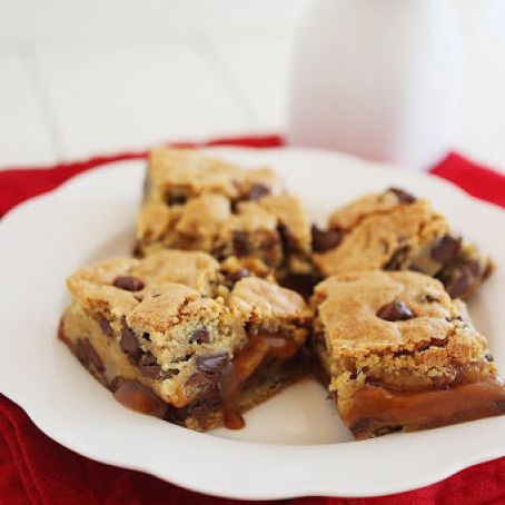 Salted Caramel Chocolate Chunk Cookie Bars