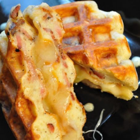 BACON WAFFLE CHEESE SAMMIE