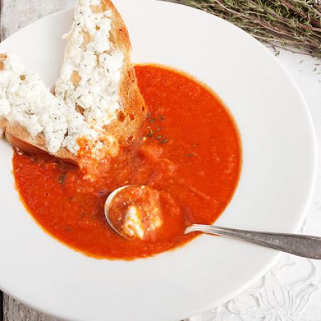 30 Minutes Homemade Tomato Soup with Warm Goat Cheese Toast